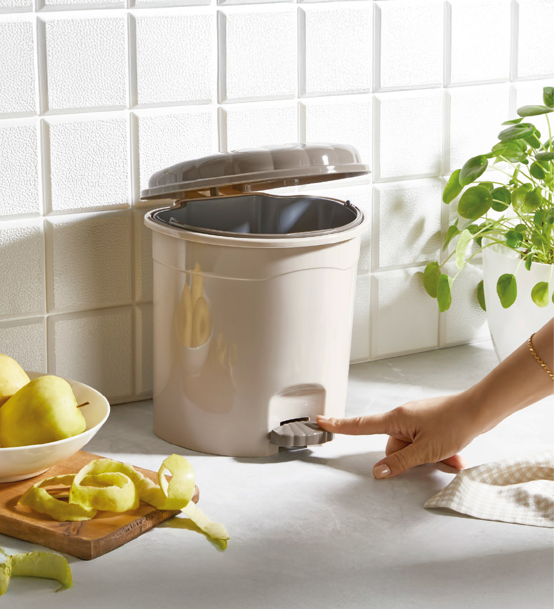 Szemetes Mini Pedálos 3.5L 4149-00